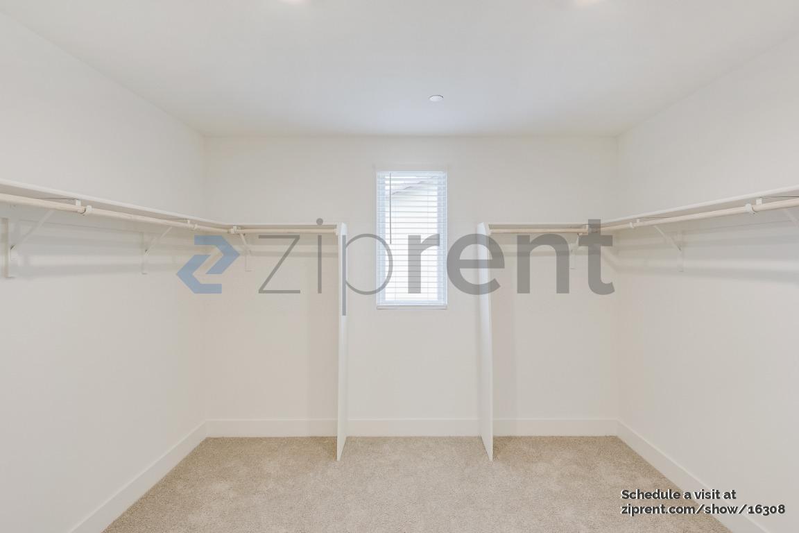 Building Photo - 6100 Oak Leaf Pl