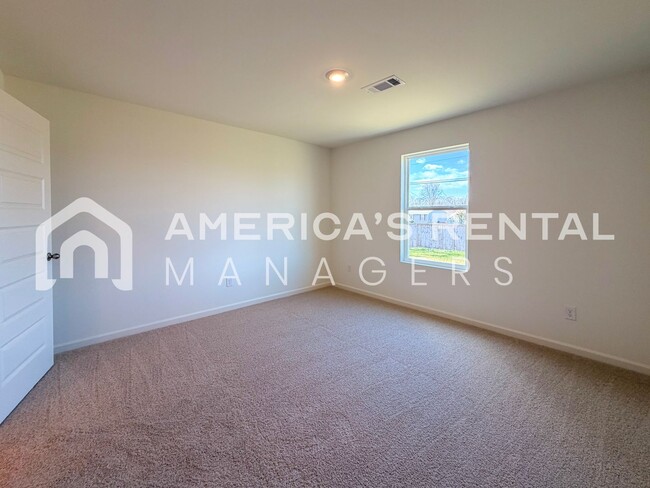 Building Photo - Coming Soon! Available to View NOW! DEPOSIT PENDING!