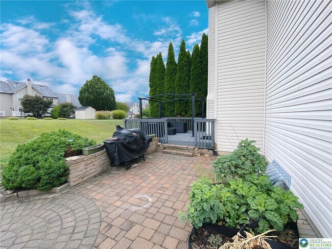 Building Photo - 2150 Rolling Meadow Dr