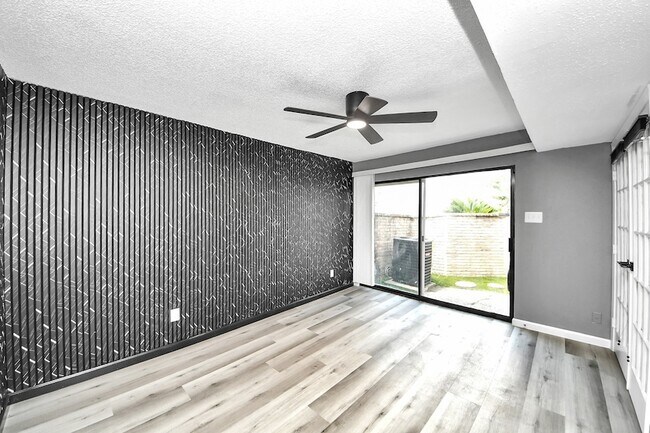 Building Photo - 6281 Ludington Dr