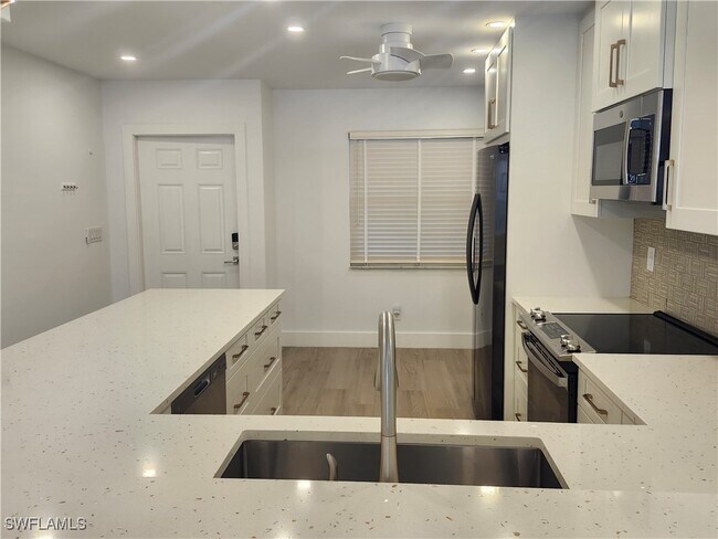 Building Photo - 144 Pebble Shores Dr