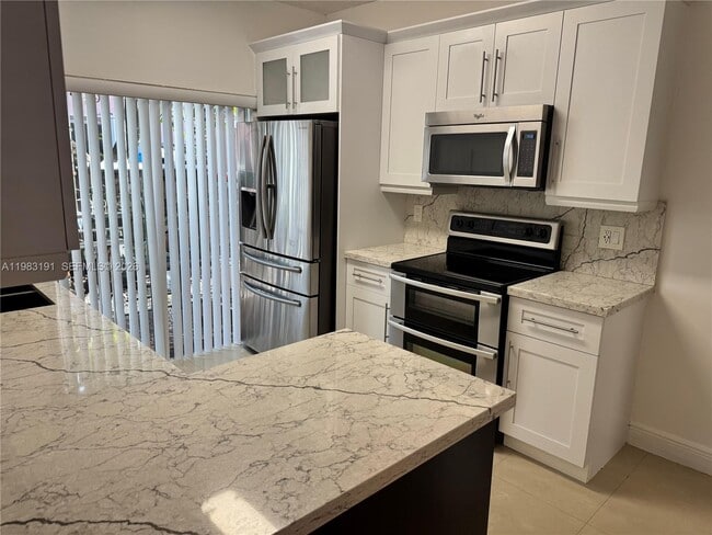 Building Photo - 8025 Lake Dr