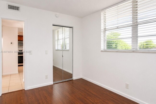 Building Photo - 9230 Lagoon Pl