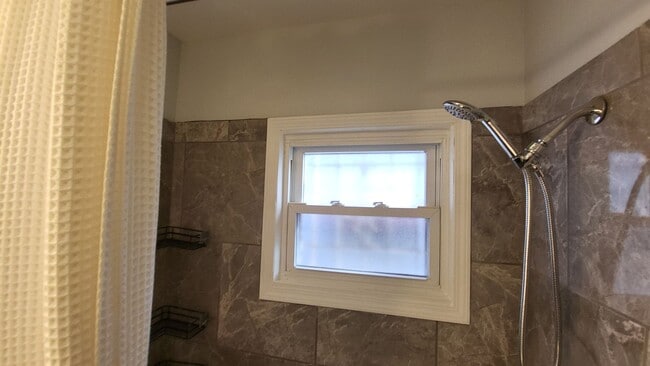 Building Photo - Move-In Ready 2BR/2BA with Garage – Great Location