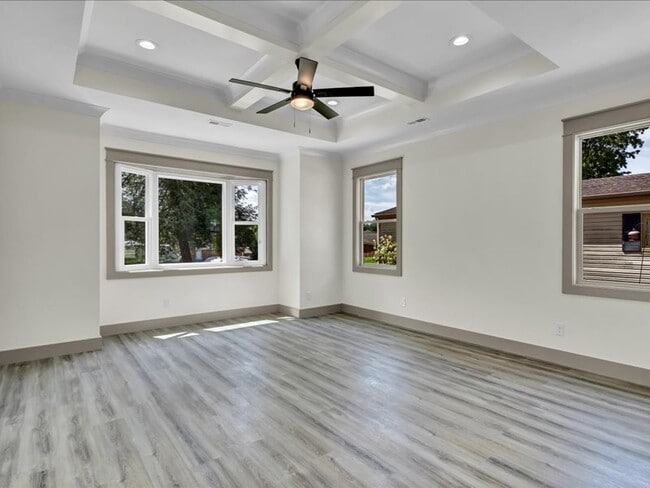 Building Photo - 1212 Redwood Ave