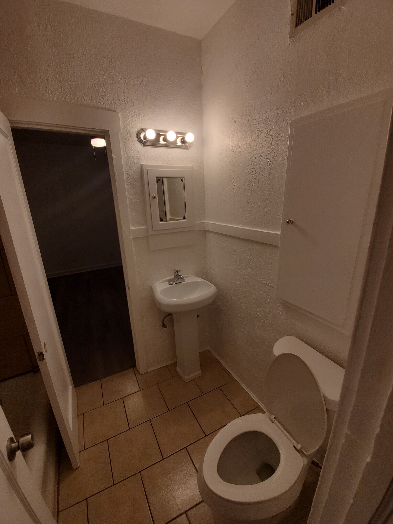 Jack Jill Bathroom between Bedroom 1 and 2 - 2008 N Copia St