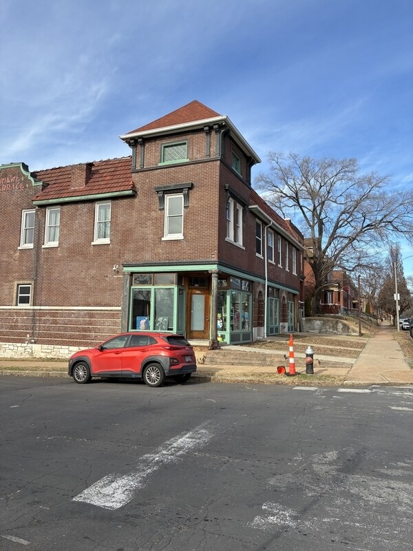Building Photo - 2807 Miami St