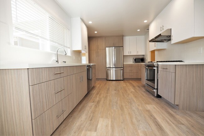 Building Photo - Beautifully Remodeled 3 Bed/2 Bath House i...