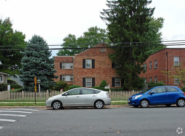Building Photo - 10410 Fawcett St