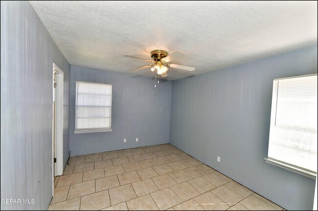 Building Photo - 5613 Creston Ave