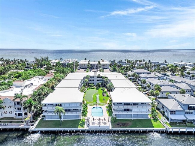 Building Photo - 1198 Hillsboro Mile