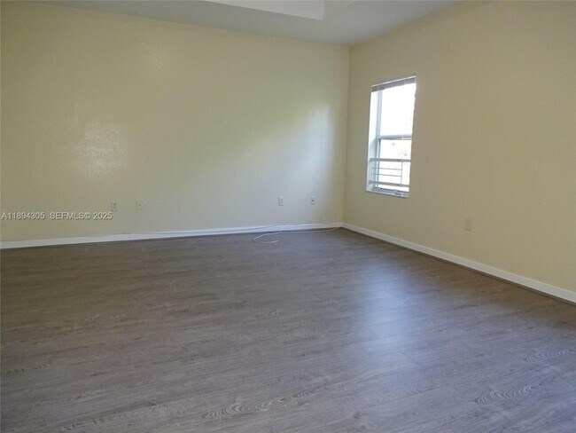 Building Photo - 174 NE 32nd Terrace