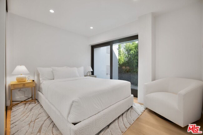 Building Photo - 30020 Morning View Dr