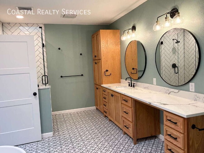 Building Photo - 32 Bay Dr NE