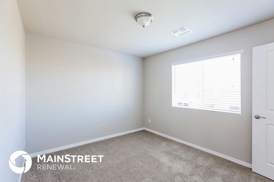 Building Photo - 2000 N 36th St