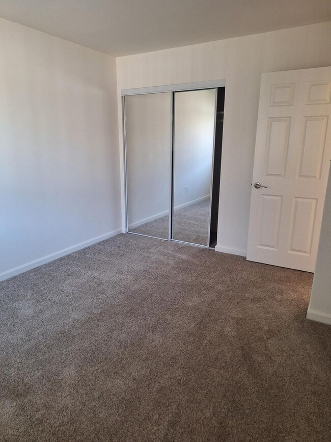 Building Photo - 4888 Clairemont Dr