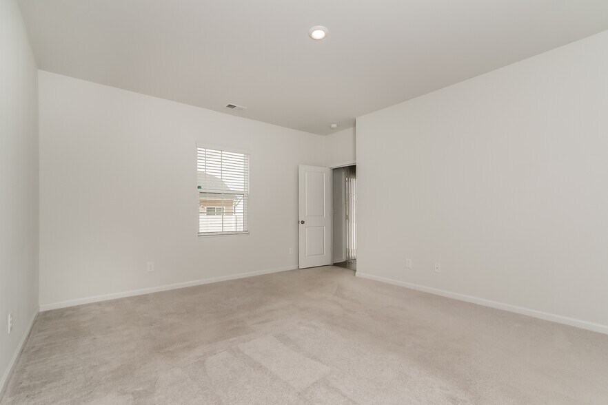 Building Photo - 360 Hidden Cove Dr