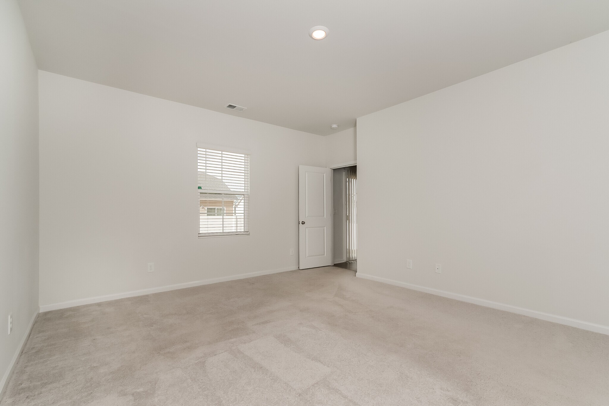 Building Photo - 359 Hidden Cove Dr