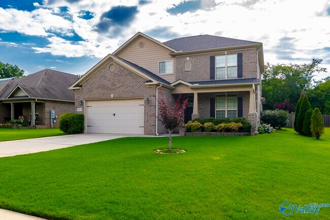 Building Photo - 161 Huntsmen Lane