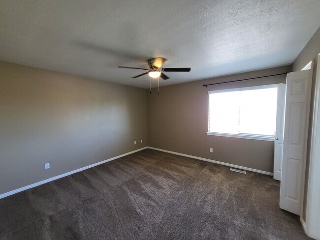 Building Photo - Large Pleasant Grove Home
