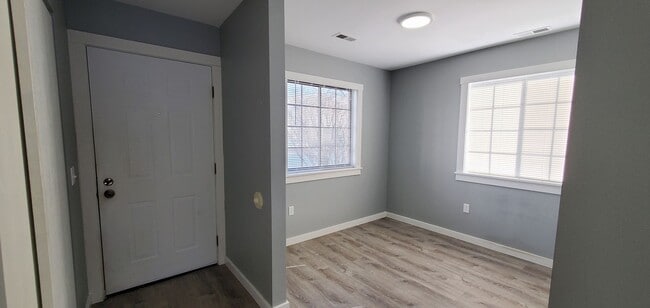 Building Photo - Beautifully Upgraded 1-Bedroom Condo in Downtown Traverse City