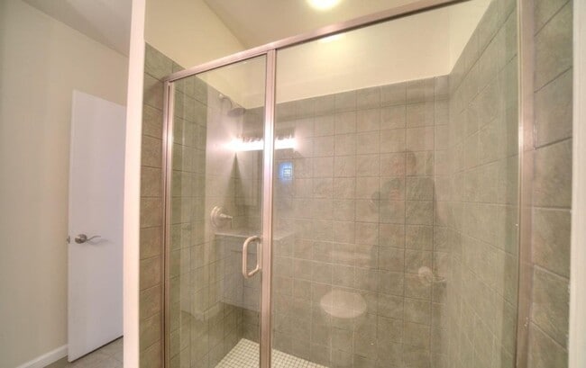 Building Photo - Fantastic Northern Liberties Parkview Condo