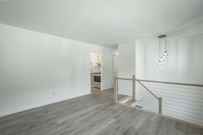 Building Photo - Spacious House in Hixson