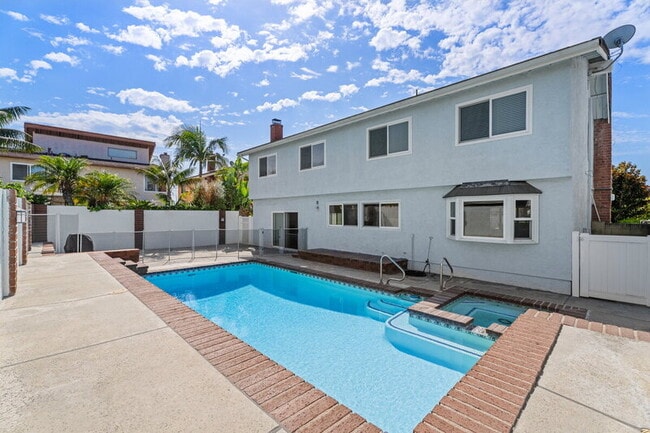 Building Photo - 8591 Naples Dr