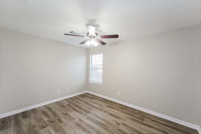 Building Photo - 20727 Dickinson Manor Ln