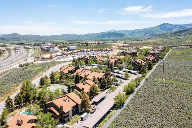 Building Photo - 2 Bed | 2 Bath Condo in Powderwood