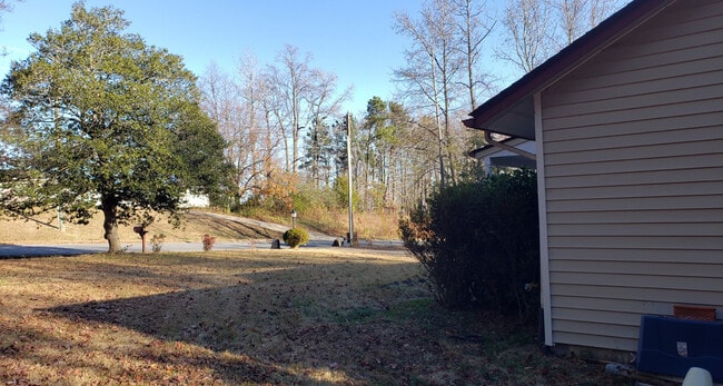 Building Photo - 1222 N Independence Dr