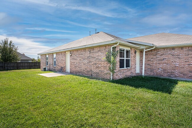 Building Photo - 318 E Marietta Ct