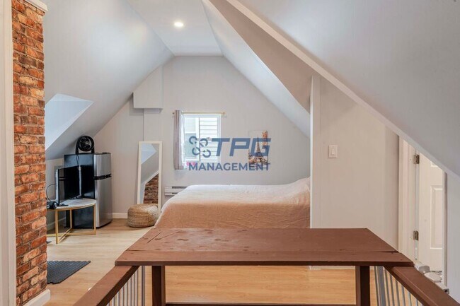 Building Photo - 211 Park Ave