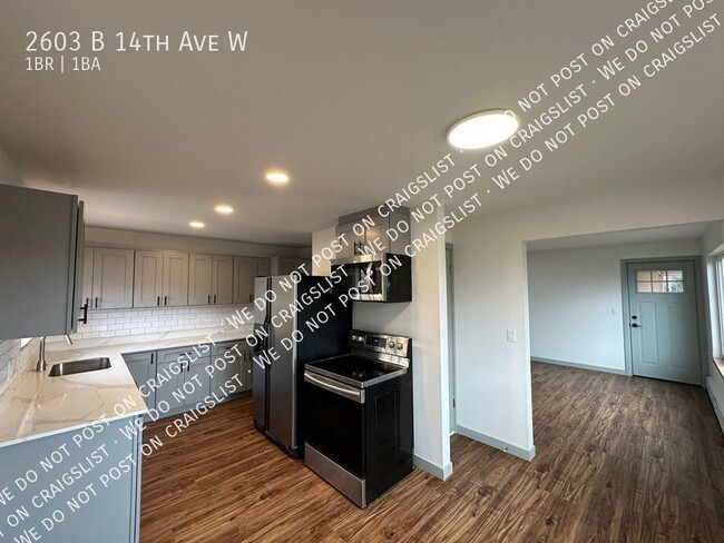 Building Photo - Queen Anne large Renovated 1Bedroom