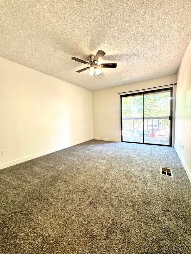Building Photo - Beautiful Condo For Rent