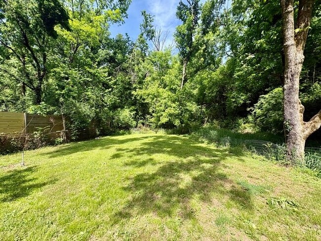 Building Photo - 3 Bed /2.5 Bath East Nash!