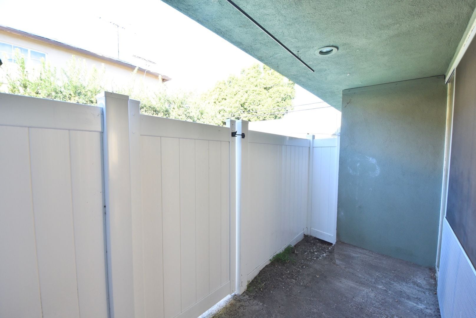 Building Photo - 13103 Moorpark St