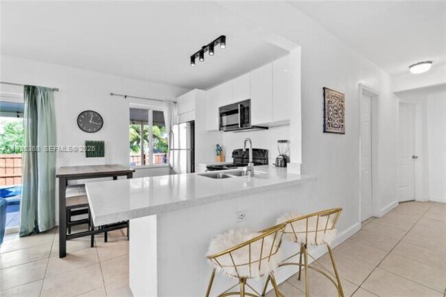 Building Photo - 1021 NW 23rd Ave