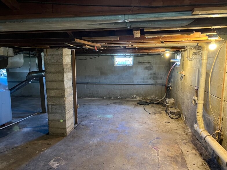 Full Basement with Laundry hookup - 956 Main St