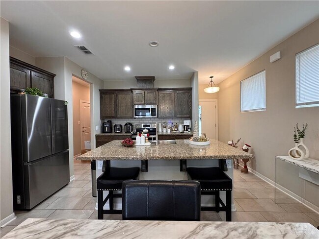 Building Photo - 28 N Soñador Dr