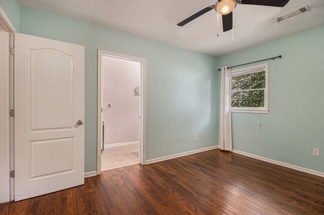 Building Photo - 3/2 Bungalow in Kirkwood
