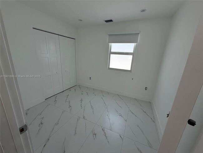 Building Photo - 2313 SW 60th Ct