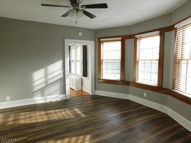 Building Photo - 176 Totowa Rd