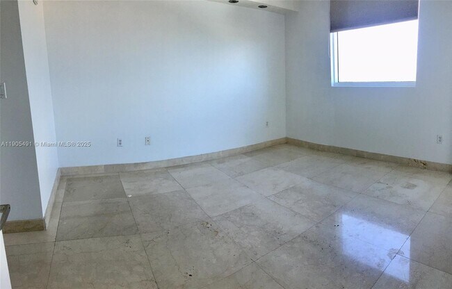 Building Photo - 1401 SW 22nd St