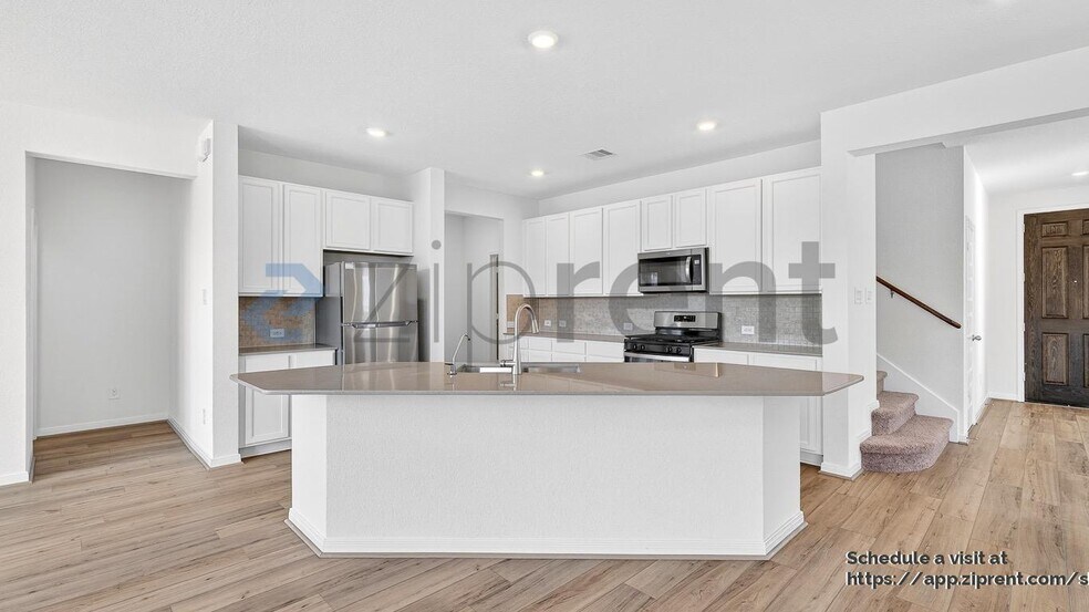 Building Photo - 7611 Coral Ky Dr