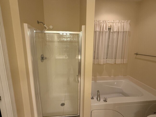 Building Photo - Chelsea Park - One Level 2 Bedroom on a Cu...
