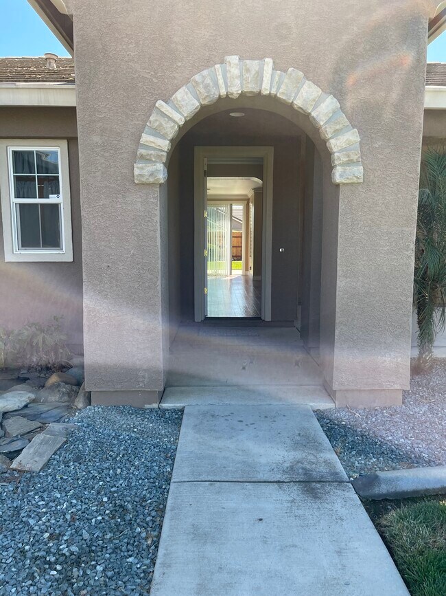 Building Photo - 1370 Oregon Creek Way