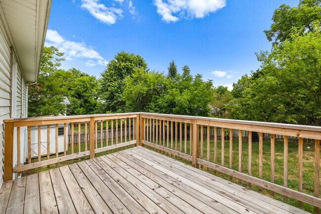 Building Photo - Meticulously maintained 3-bedroom, 2-bath ...