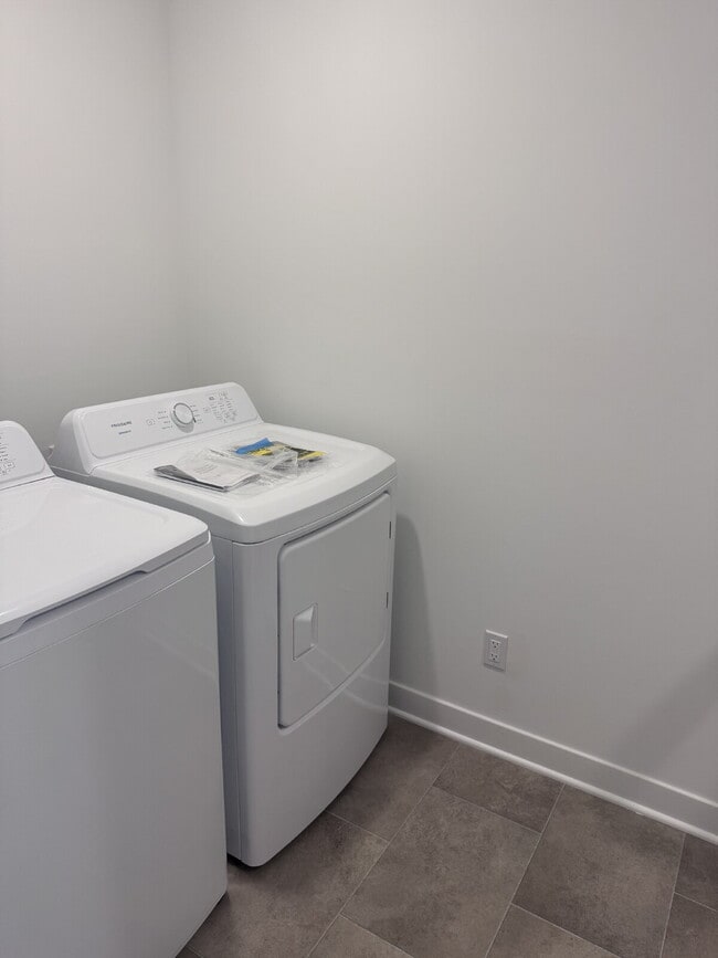 Building Photo - "Chic & Spacious 3-Bed Condo with Granite Elegance in Fishers!"