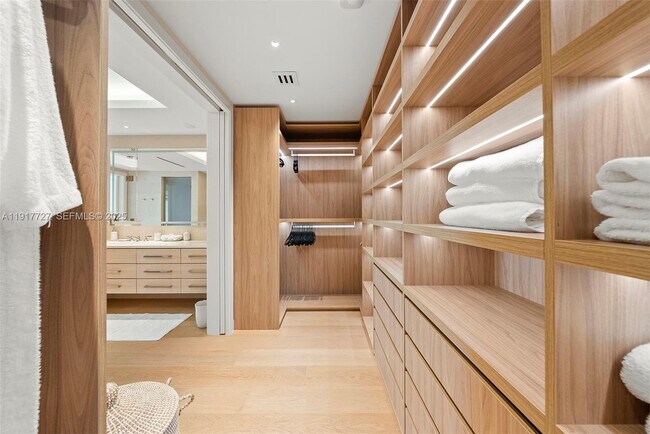 Building Photo - 7916 Fisher Island Dr